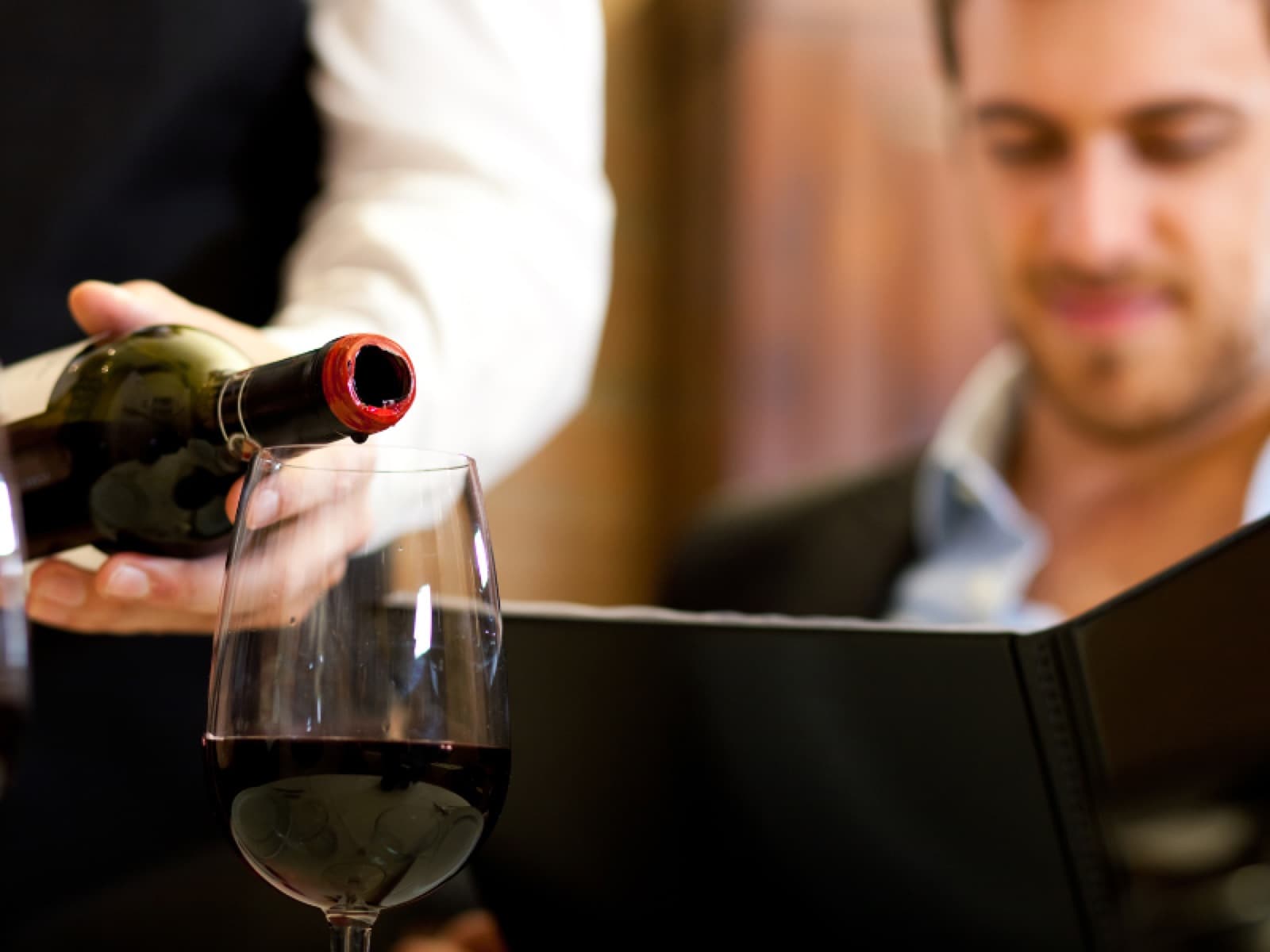Como escolher vinhos em um restaurante