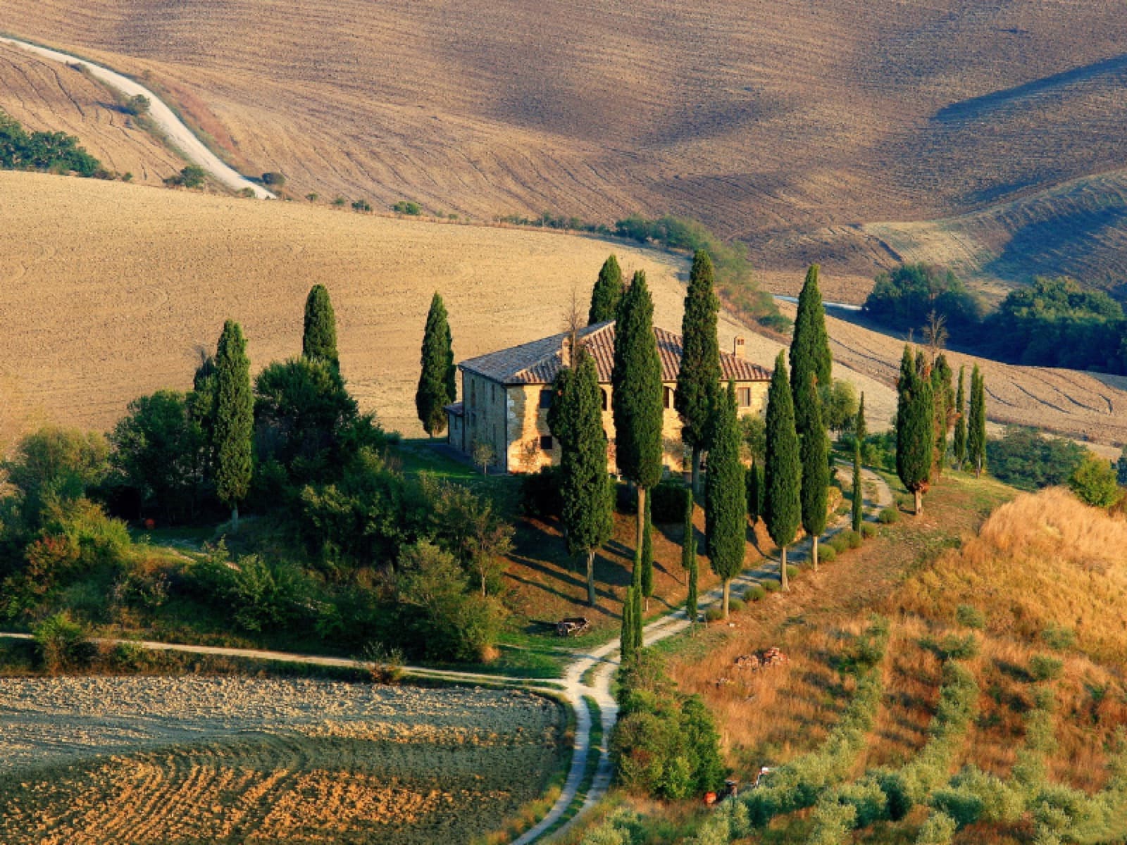 Toscana: terra de paisagens deslumbrantes e vinhos inesquecíveis