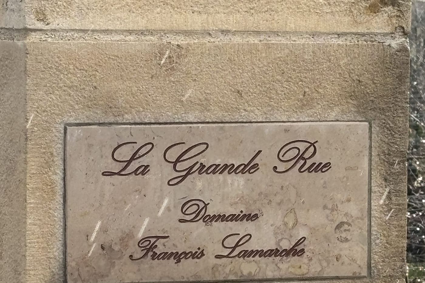 Placa do climat La Grande Rue em pilar de pedra