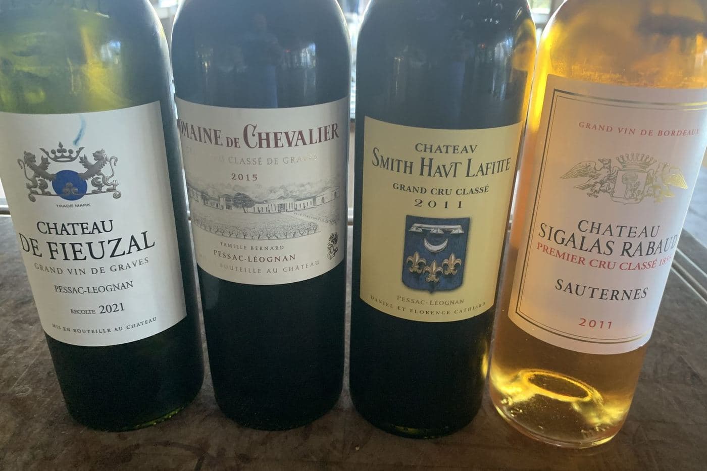 Garrafas de Fieuzal, Domaine de Chevalier, Smith Haut Lafitte e Sigalas Rabaud